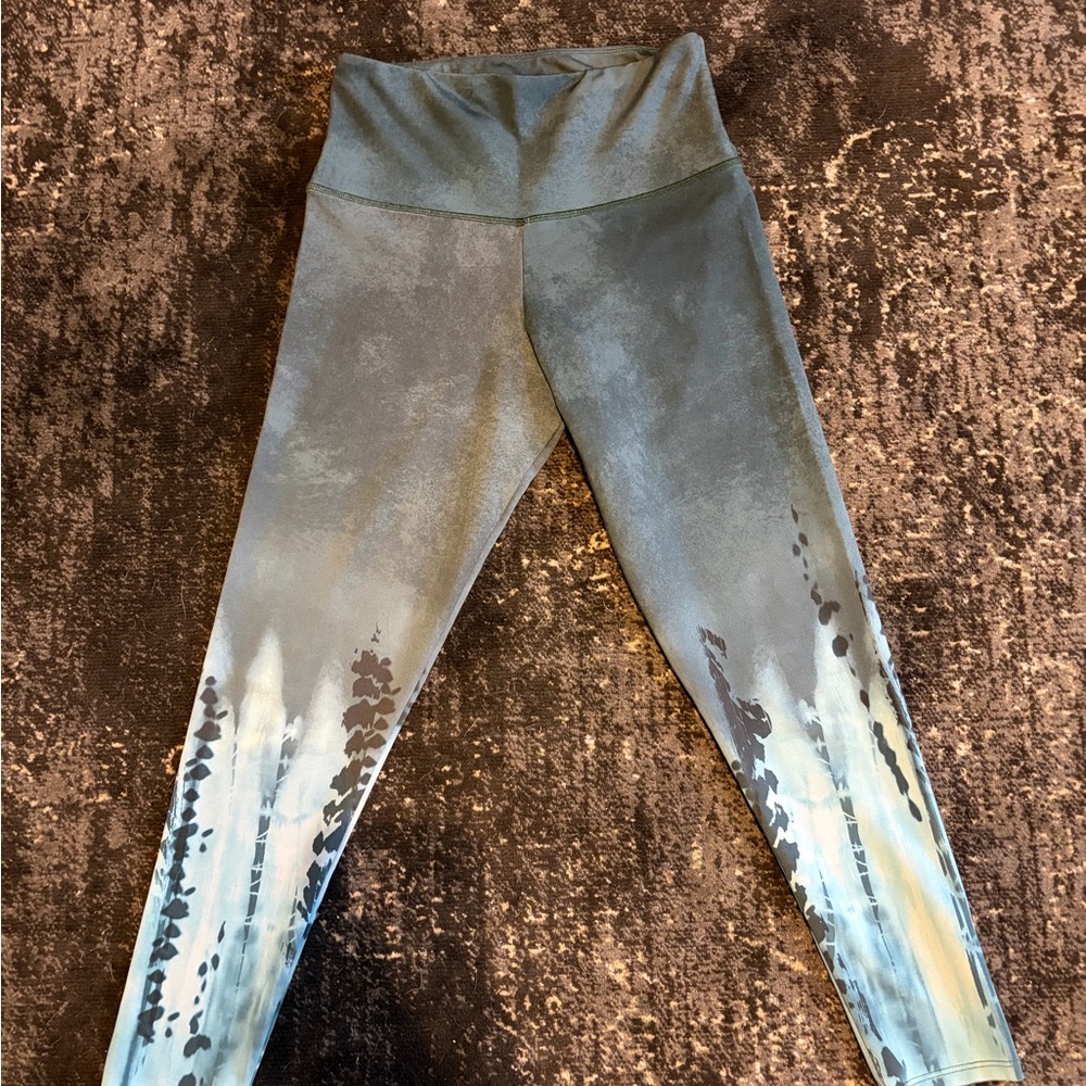 Onzie Teal and Gray Activewear